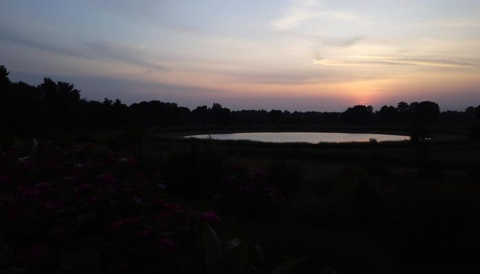 الفرق المساء بعد الظهر