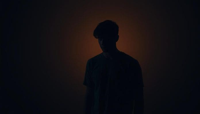 كيف تتعامل مع شخص يكرهك