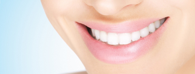 الدليل الشامل لأحدث ثورات تجميل وزراعة الأسنان في جدة