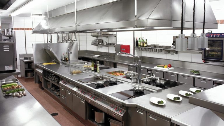 دليلك الشامل لبدء مشروع بوفيه ناجح في السعودية: دراسة الجدوى، التكاليف، والأرباح